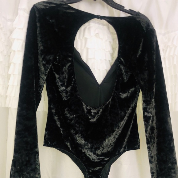 BRAND NEW🔥 VELVET BLACK THONG BODYSUIT 🆚 - Picture 3 of 4